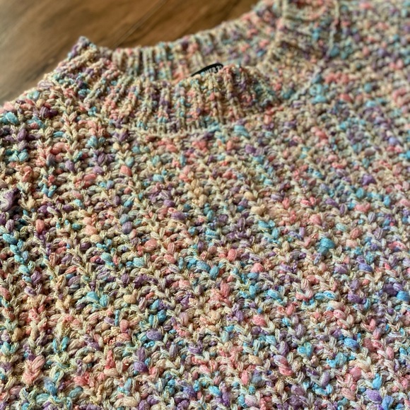 🎶Beautiful Crochet Semi-cropped Sweater - Picture 8 of 9